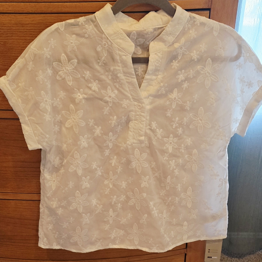 NWOT White Floral Embroidered Women's Top, M